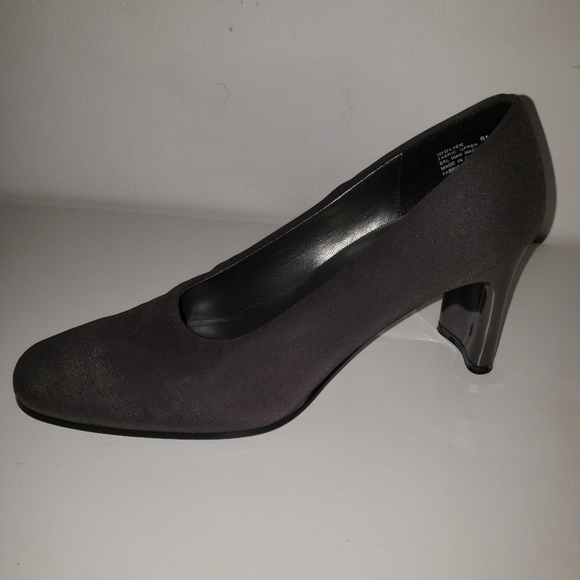 Madeline Stuart Pumps - Picture 4 of 7